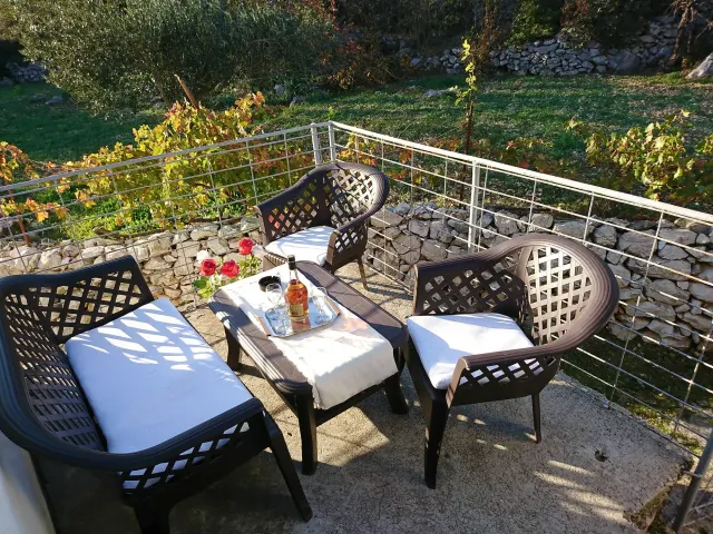 BookNoFees: Ferienwohnung in Vučevica, Klis, Split – Renoviertes Steinhaus für einen ruhigen Urlaub auf dem Land