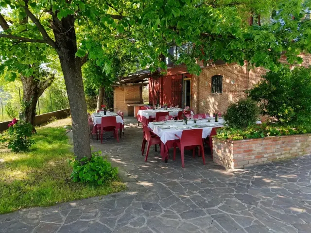 BookNoFees: Das Negrese aus Ziano Piacentino (Piacenza) – Ziano Piacentino (Piacenza)