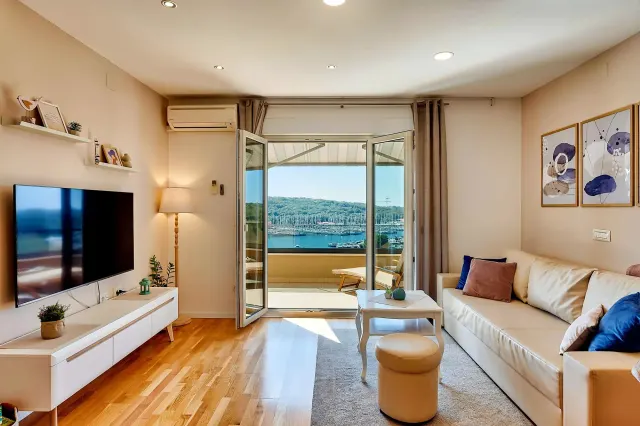 BookNoFees: Ferienwohnung „Sanja“ mit Meerblick und zwei Schlafzimmern in Pula – Pula