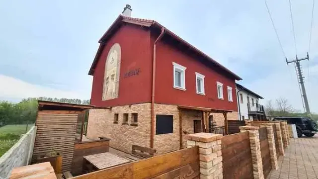 BookNoFees: Ferienwohnung in Jevišovka – Ein ruhiges, stilvolles Haus mit Weinkeller