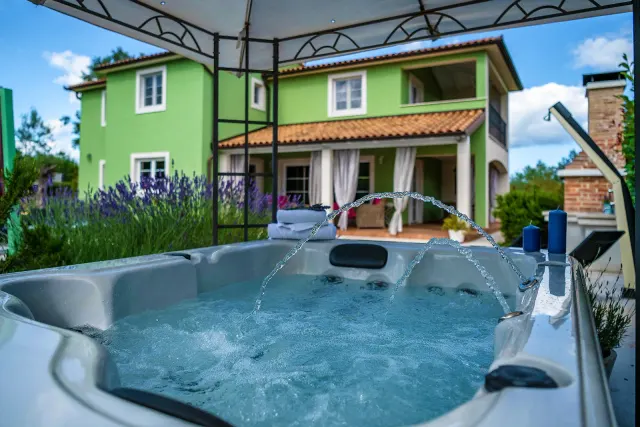 BookNoFees: Ferienwohnung in Rakalj – Villa Branka mit Pool, Whirlpool und Spielplatz
