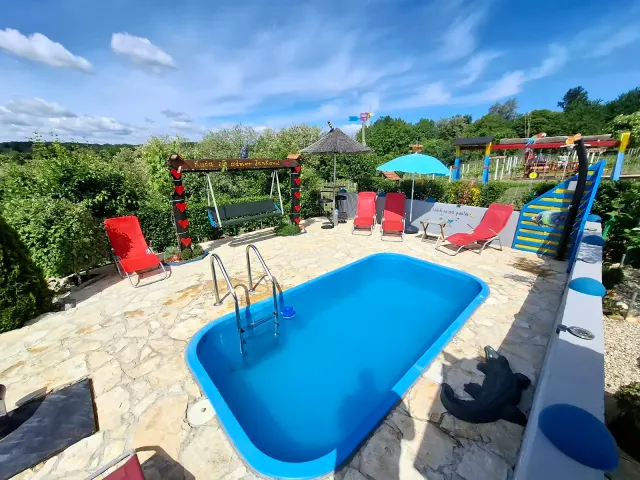 BookNoFees: Ferienhaus mit Pool und Sauna – Ludbreg