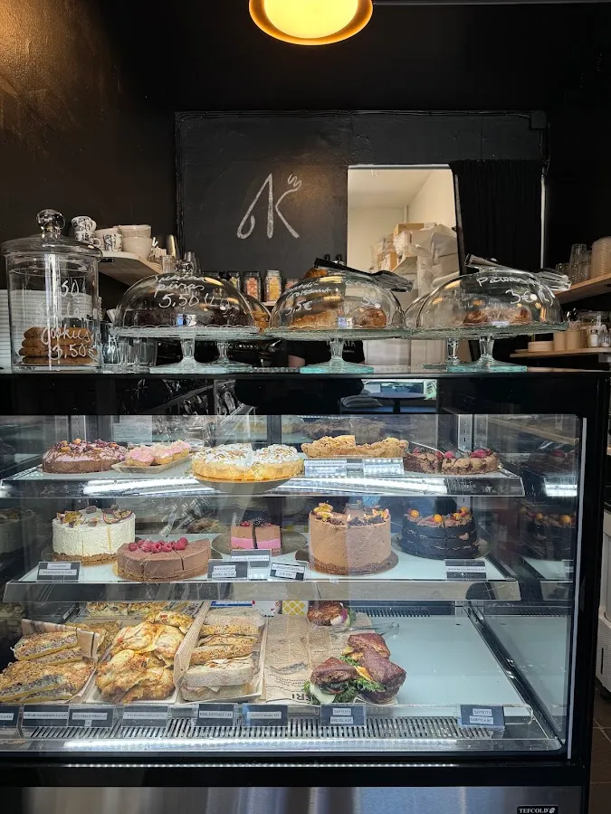 BookNoFees: Café – Makiata – Helsinki – Der Macchiato, Foto 1