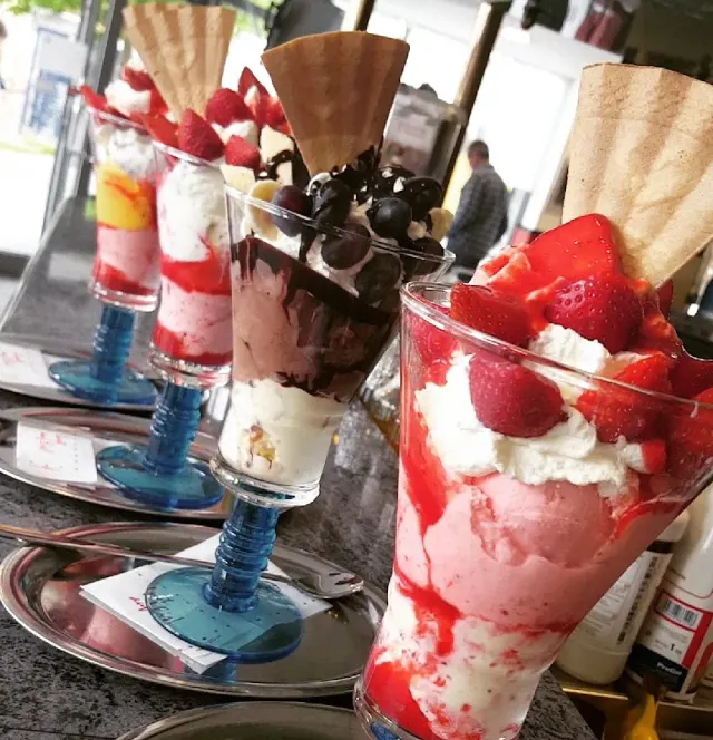 BookNoFees : Restaurant – Eiscafé Crema – Unna – Eiscafé Crema, photo n° 2