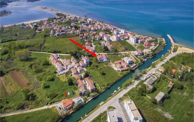 BookNoFees : location de vacances à Nin – Un studio paisible avec une entrée couverte et une vigne