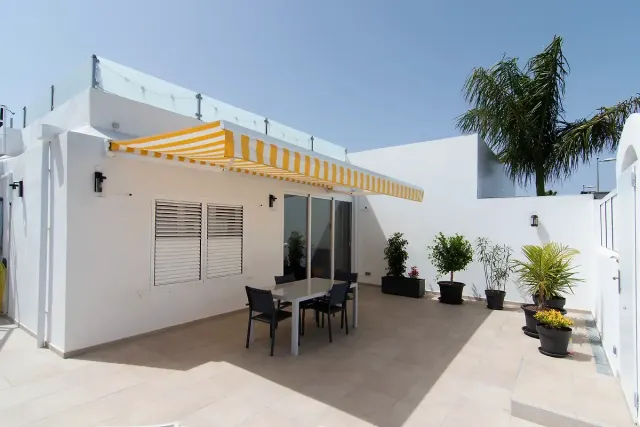 BookNoFees : location de vacances à Playa Del Ingles – Casa Kriki : bungalow de luxe avec terrasse sur le toit dans le complexe Holycan