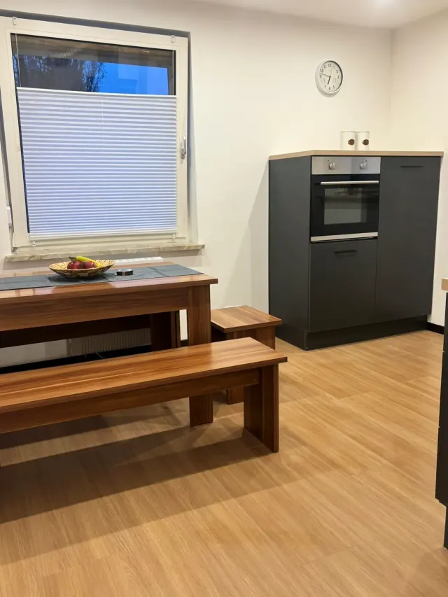 BookNoFees: Appartement moderne au rez-de-chaussée avec jardin et barbecue – Bodenwerder