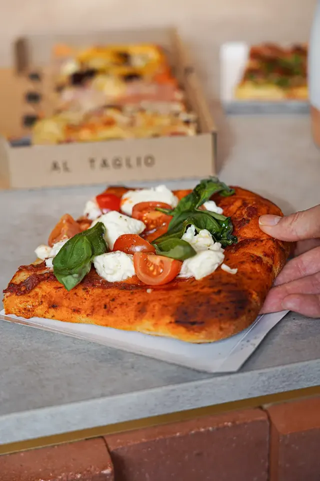 BookNoFees : Restaurant – Treevi Pizza Al Taglio – Bucharest – Treevi Pizza à la part, photo n° 2