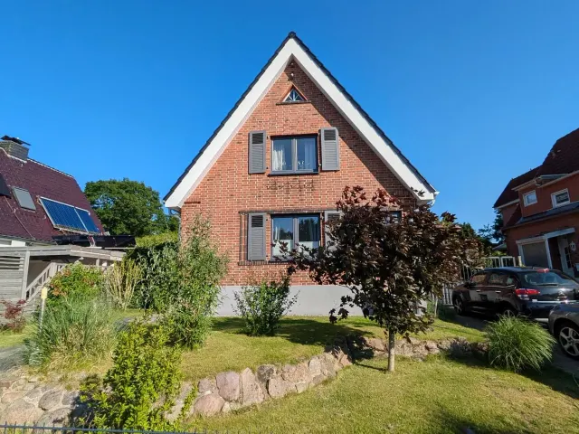 BookNoFees: Maison jumelée spacieuse et au cadre paisible – Lübeck
