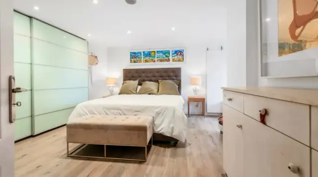 BookNoFees : location de vacances à Santa Ponsa, Majorque, Espagne – Chambre avec un lit double et des tables de chevet