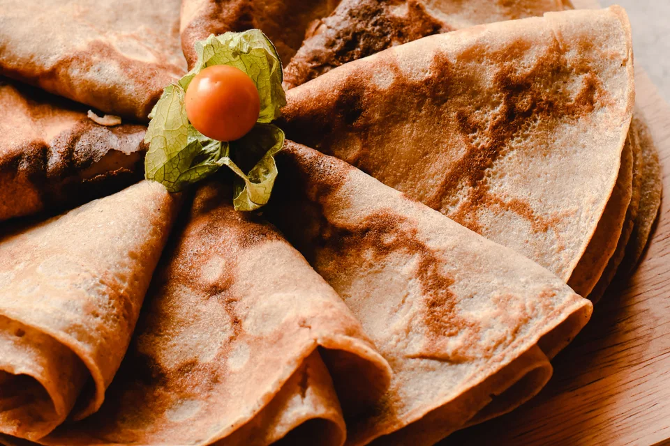 BookNoFees: Voorbeeldfoto: Crêpes op een bord gerangschikt