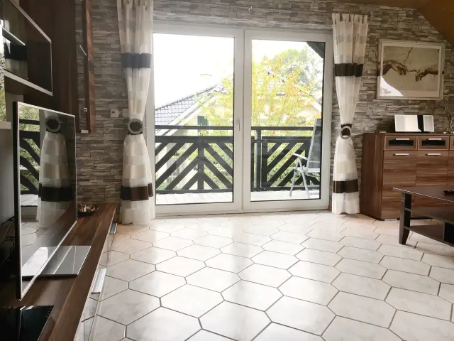 BookNoFees: WaldLoft in Balve met balkon, open haard en badkuip – Balve