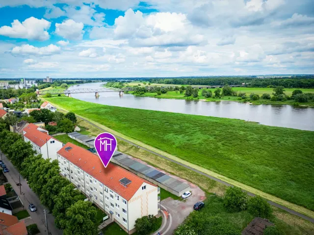 BookNoFees: Appartement met uitzicht op de Elbe en een balkon aan de Elbe-Saale-fietsroute – Barby