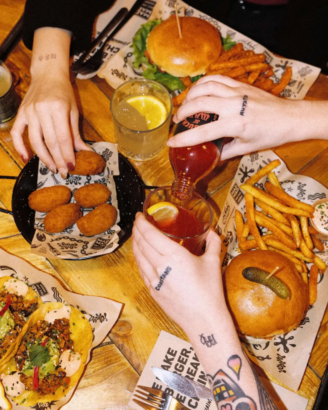 BookNoFees: Restaurant – Mad Mad Vegan – Madrid – Eten Eten Vegan, foto 1