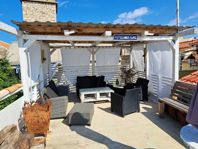 BookNoFees: Rustig vakantieappartement met balkon en barbecue – Krapanj