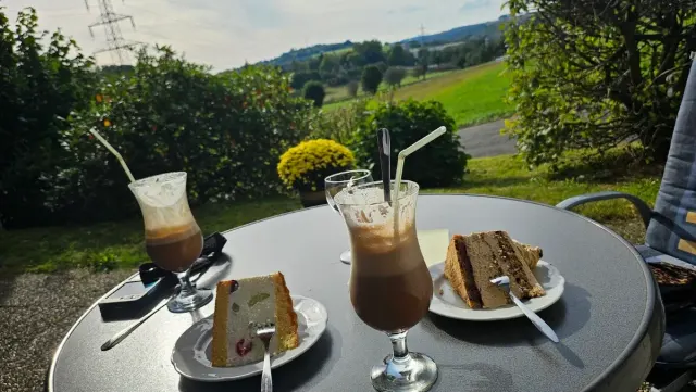 BookNoFees: Restaurant – Afflerbach Bauernhofcafe – Erndtebrück – Afflerbach Boerderijcafé, foto 2