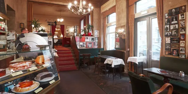 BookNoFees: Café Jelinek, Vienna