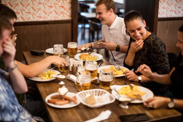 BookNoFees: Restaurant – Lokál Hamburk – Prague – Café Hamburg, foto 3