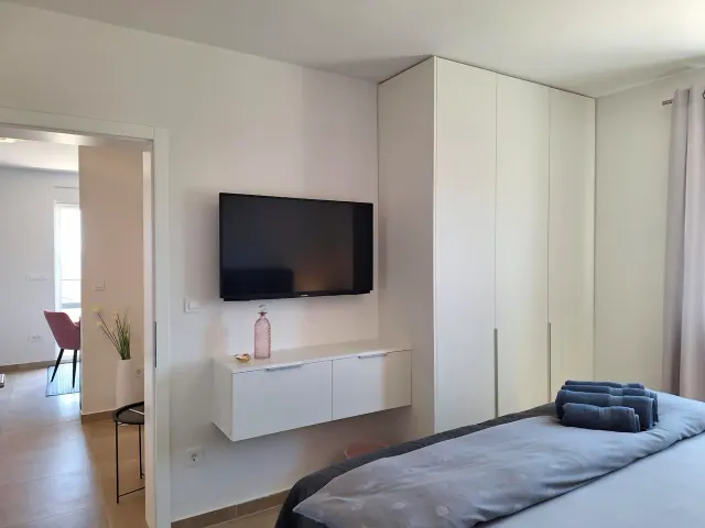 BookNoFees: Penthouse-appartement met een fantastisch panoramisch uitzicht op zee – Vodice