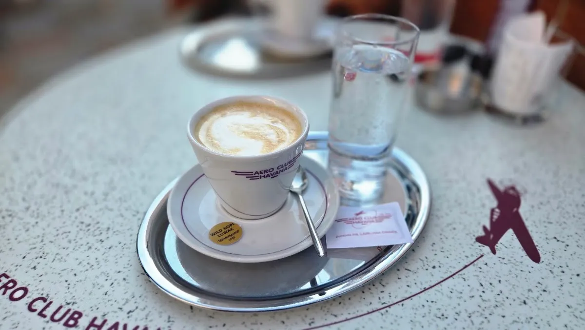 BookNoFees: Café – Aero Club Havana – Ljubljana – Aero Club Havana, foto 1