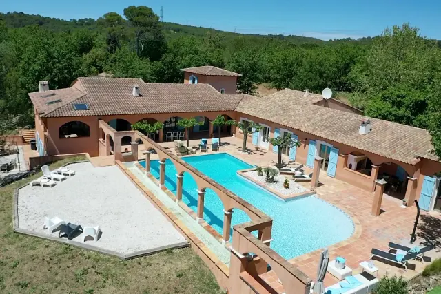 BookNoFees: De Yuccas –  5 personen, met zwembad + airconditioning – TRANS-EN-PROVENCE