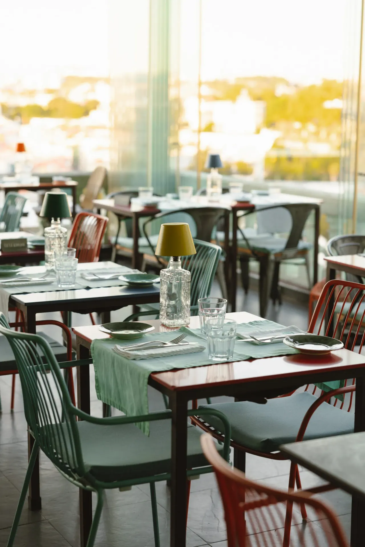 BookNoFees: Restaurant – Lost In – Lisbon – Verdwaald in, foto 1