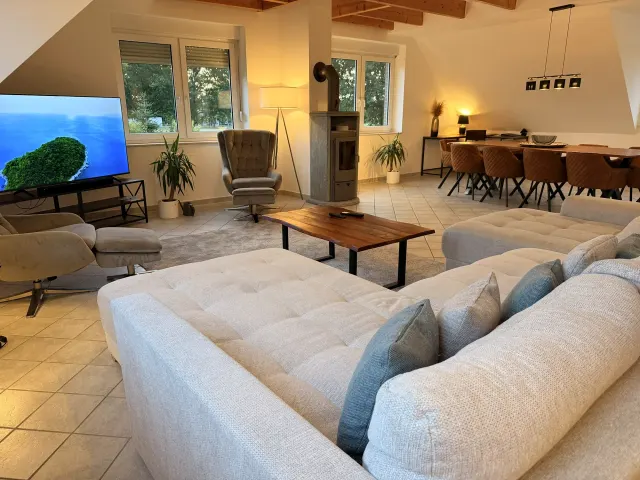 BookNoFees: Ruime vakantiewoning met dakterras voor groepen – Stuhr