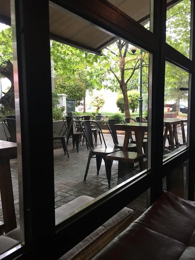 BookNoFees: Café – Mind The Cup – Athens – Let op de beker, foto 1