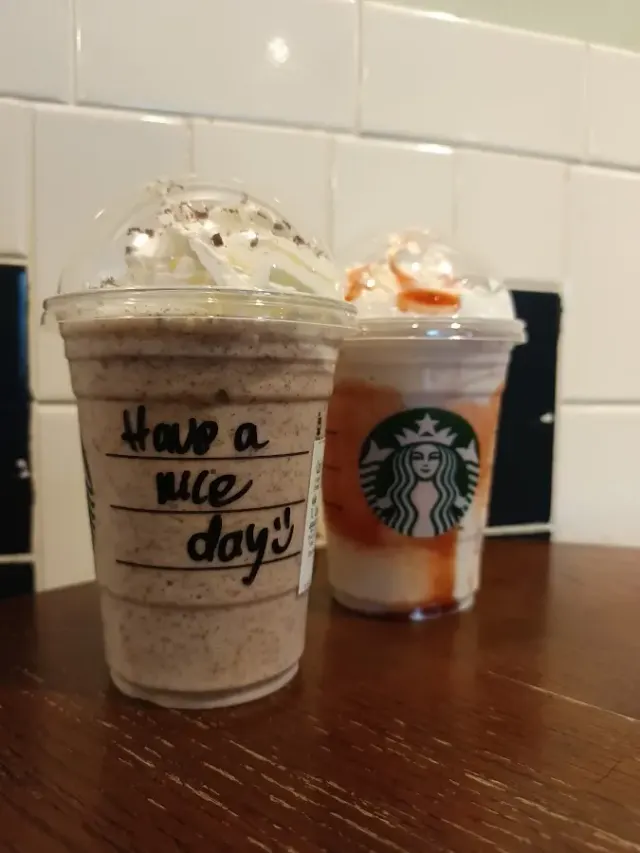 BookNoFees: Café – Starbucks – Dublin – Starbucks, foto 2