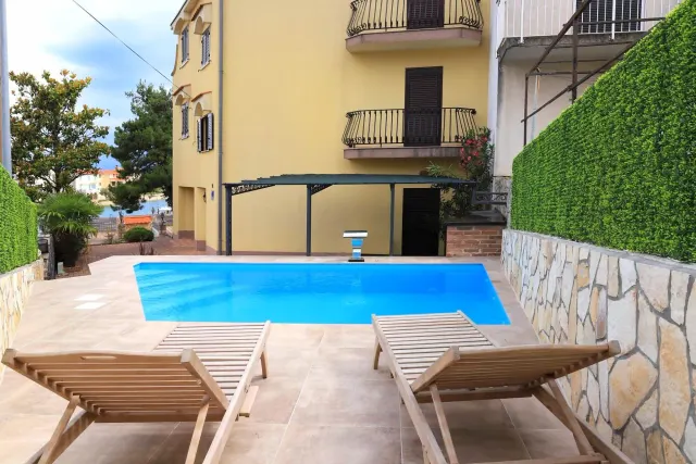BookNoFees: vakantiehuis in Malinska – Het zwembad bij het Magdalena Summer House of in de buurt
