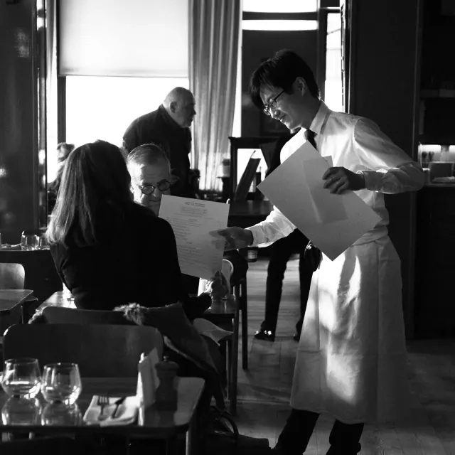 BookNoFees: Restaurant – Le Fumoir – Paris – De rookkamer, foto 2