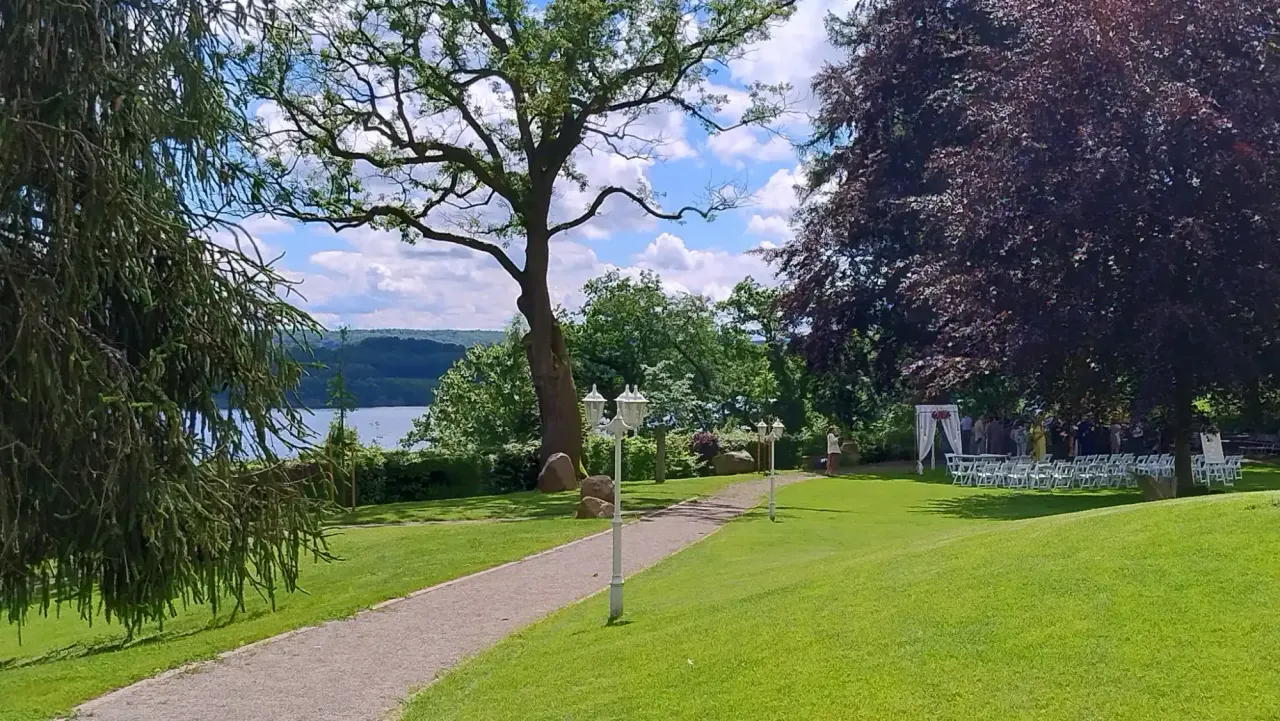 BookNoFees: Restaurant – Haus Delecke – Möhnesee-Delecke – Huis Delecke, foto 1