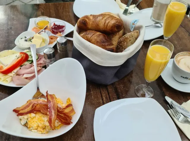 BookNoFees: Restaurant – Das kleine Kaffeehaus – Gevelsberg – Het kleine koffiehuis, foto 3
