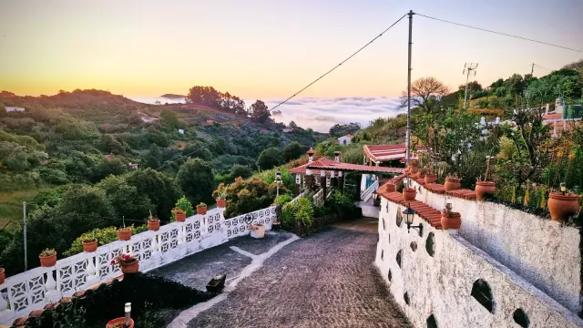 BookNoFees: vakantiehuis in Moya – Gastenkamer, Finca Vida Libre