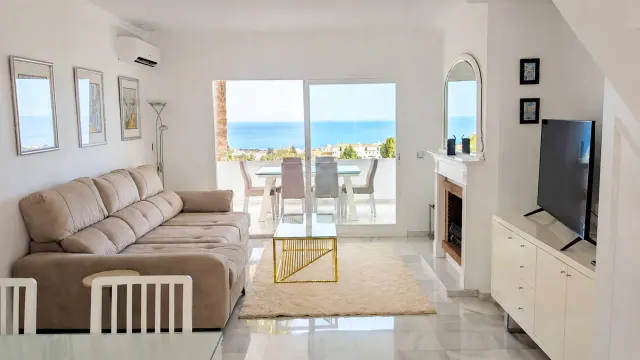 BookNoFees: Ruim duplexappartement met panoramisch uitzicht op zee – Mijas