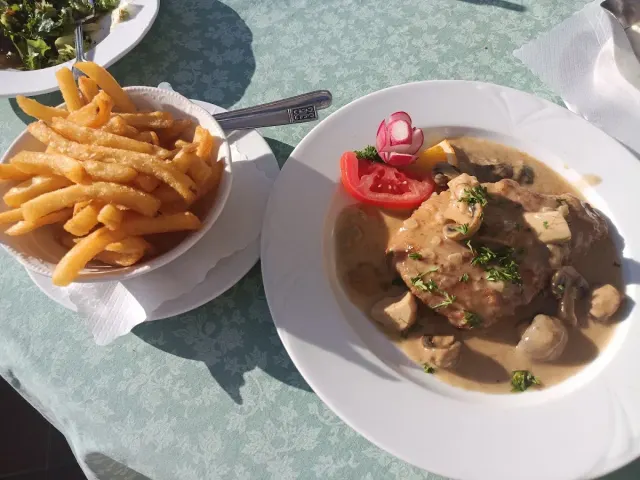 BookNoFees: Restaurant – Alte Linden – Altena – Oude linden, foto 2