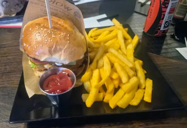 BookNoFees: Restaurant – Crunchy Burger – Fröndenberg – Knapperige burger, foto 2