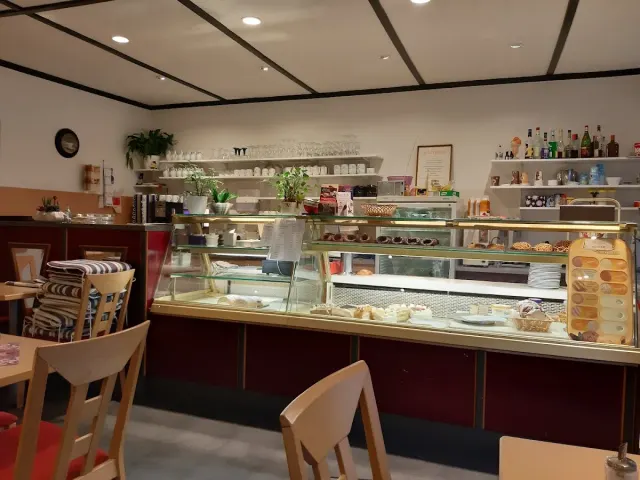 BookNoFees: Anna's Café, Geseke