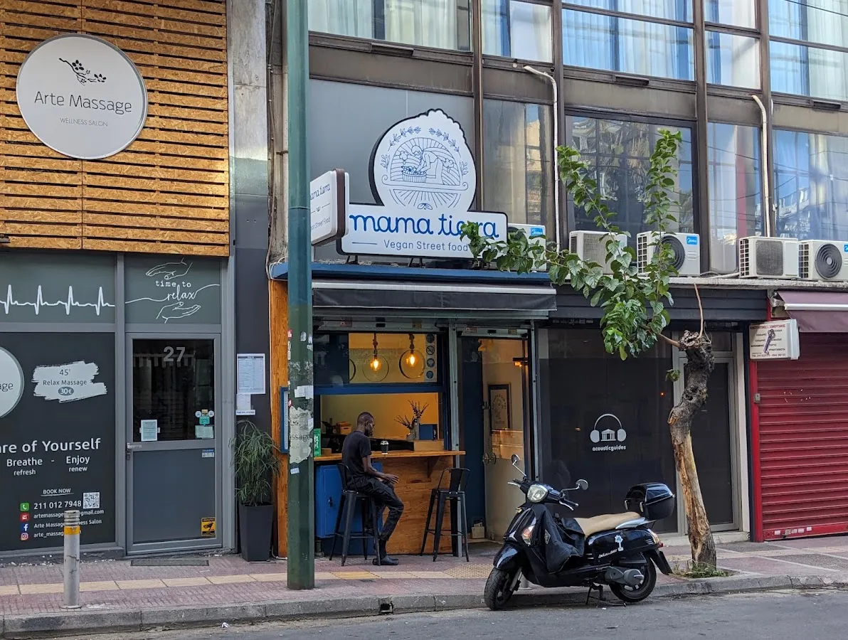 BookNoFees: Snackbar – Mama Tierra Acropolis – Athens – Moeder Aarde Acropolis, foto 1