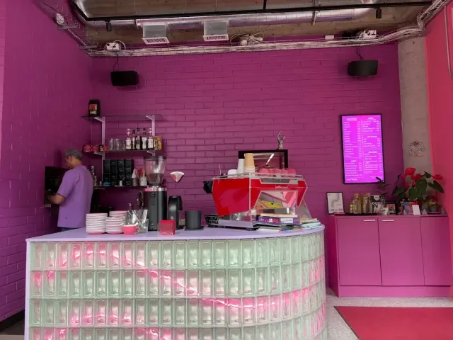 BookNoFees: Café – Outrun Cafe – Helsinki – Outrun Café, foto 3