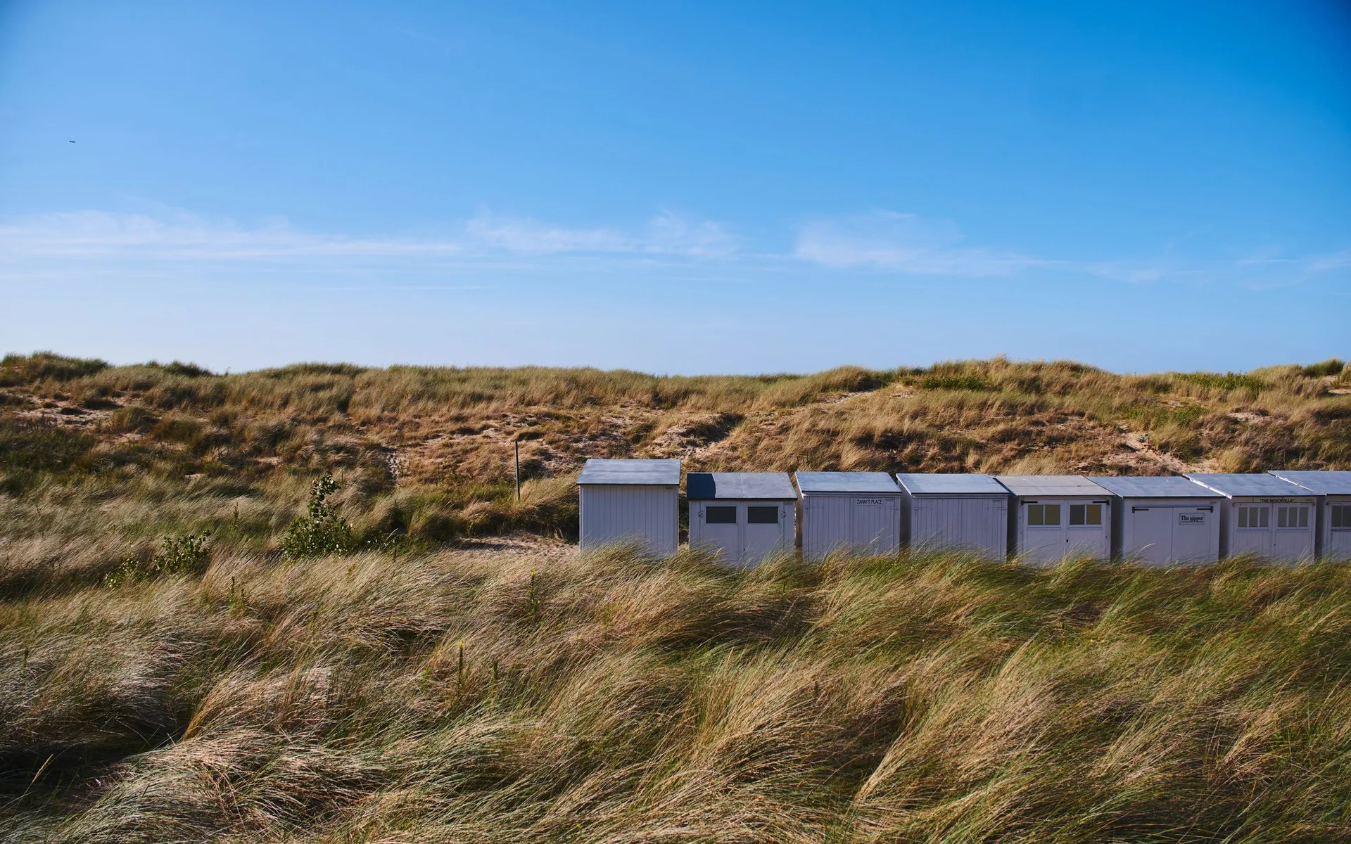 Strandhuizen tussen de duinen in Knokke-Heist